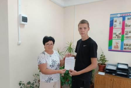 В рамках I этапа межведомственной комплексной оперативно-профилактической операции «Мак - 2025», участниками КЛО «Восьмое измерение» были розданы информационные листовки жителям Раздольненского сельского поселения.